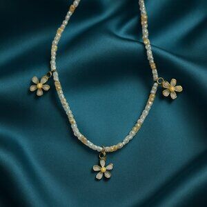 Daisy Flower Beaded Necklace – White & Yellow Beads with Gold Accents - Jewelry